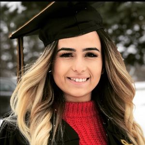 Meet your Posher, Adela